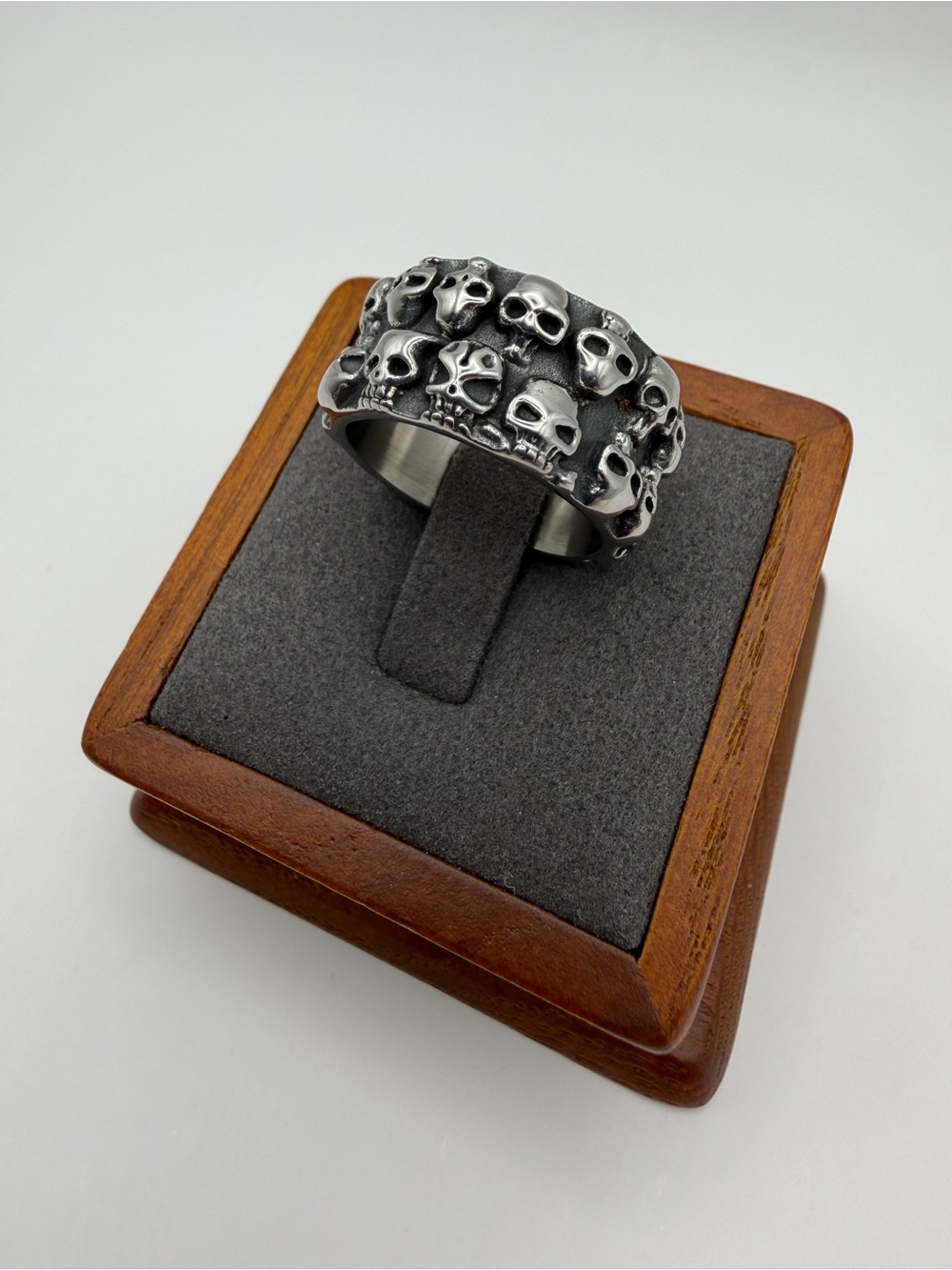 Skulls Shape Ring - Picture 4 of 7